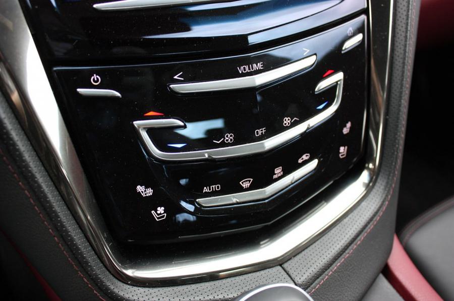  Cadillac CTS Vsport 2014 года  (фото 34 из 46)